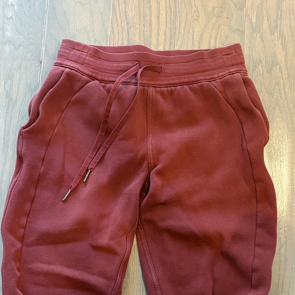 Lululemon Scuba Jogger - Size 4 - Date Brown